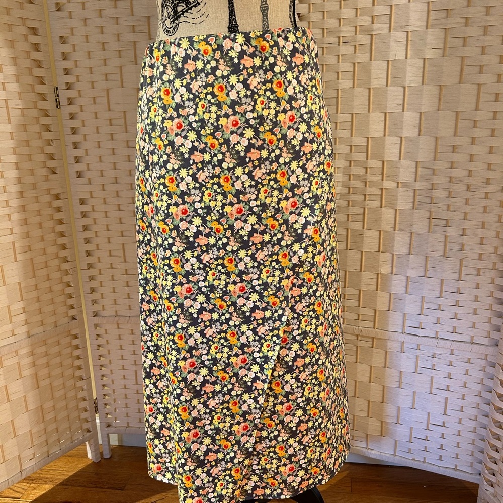 Ann Taylor Loft Wrap Style Skirt. Women’s Large